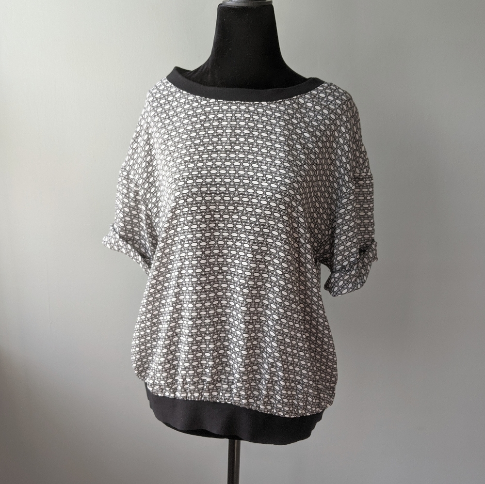 Halogen Cuffed Sleeve Open Back Patterned Top